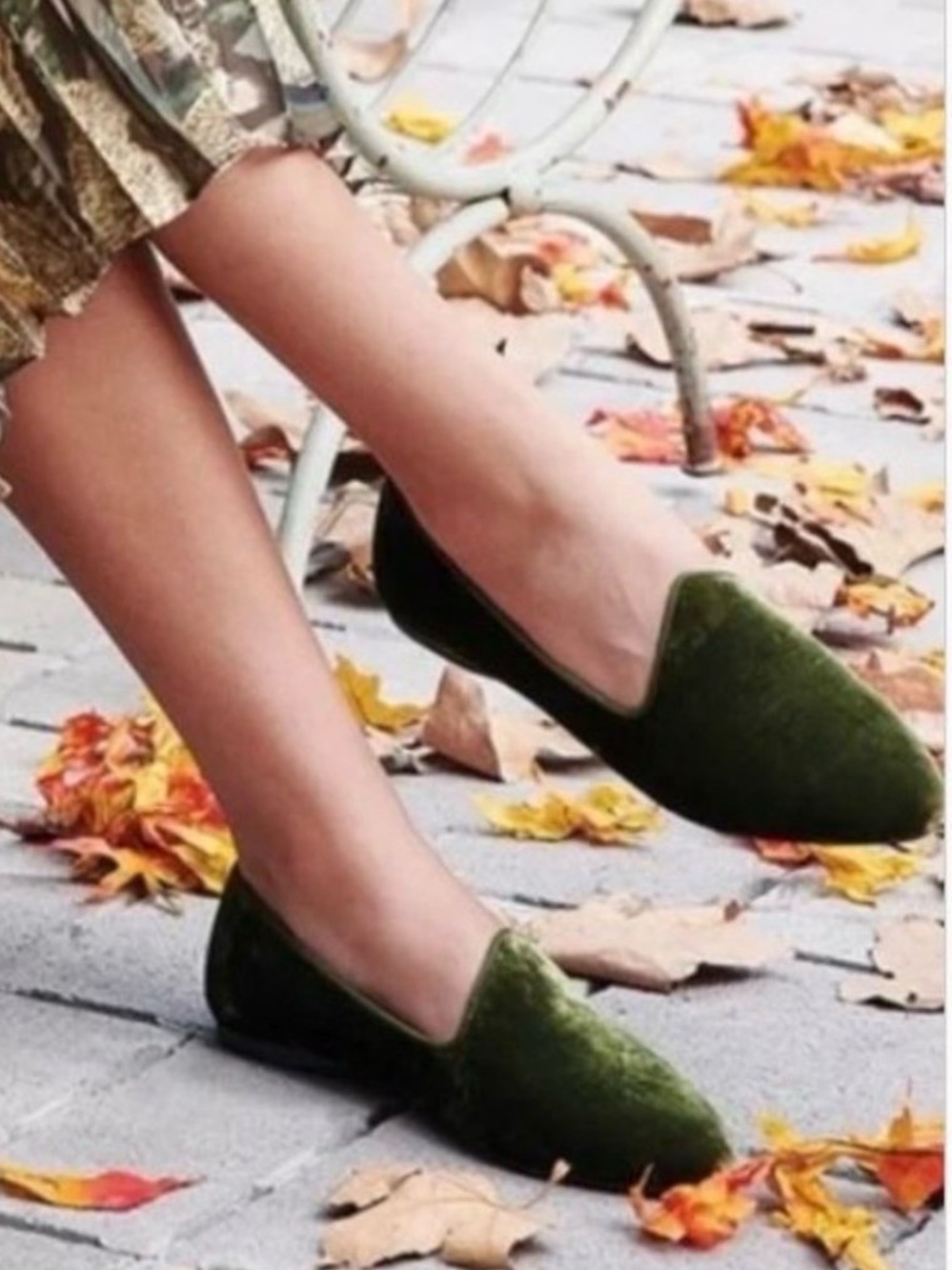 Birdies “The Heron” velvet flats in olive green, size 8